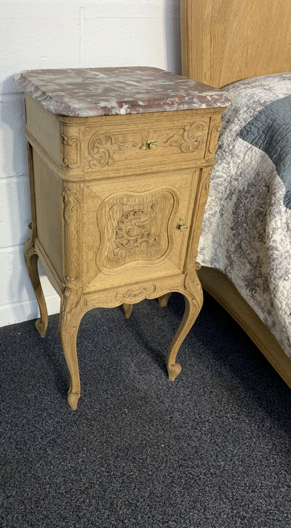 KINGSIZE FRENCH BLEACHED OAK BED AND MATCHING BEDSIDE CABINETS  View XVIII
