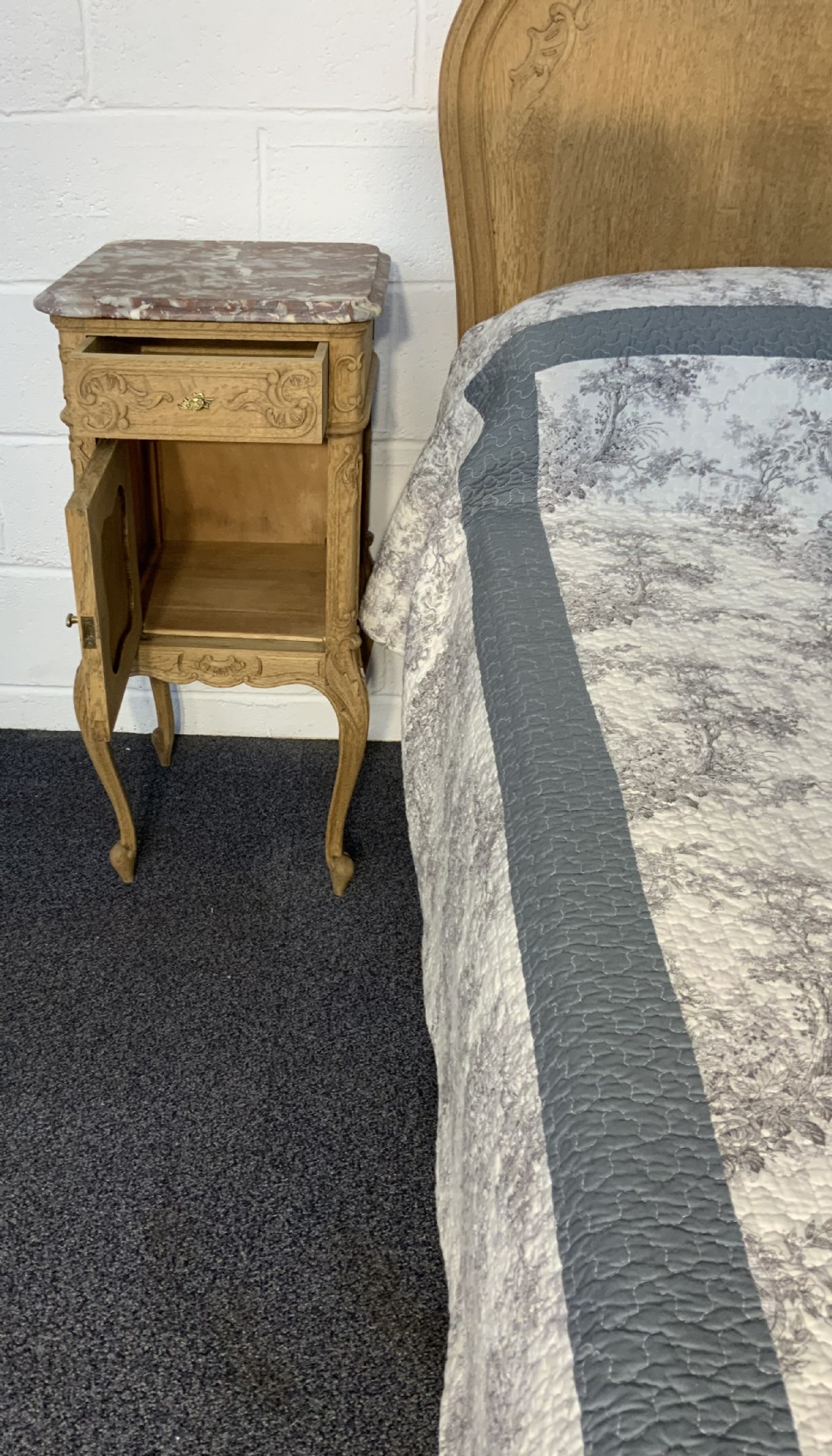 KINGSIZE FRENCH BLEACHED OAK BED AND MATCHING BEDSIDE CABINETS  View XIX