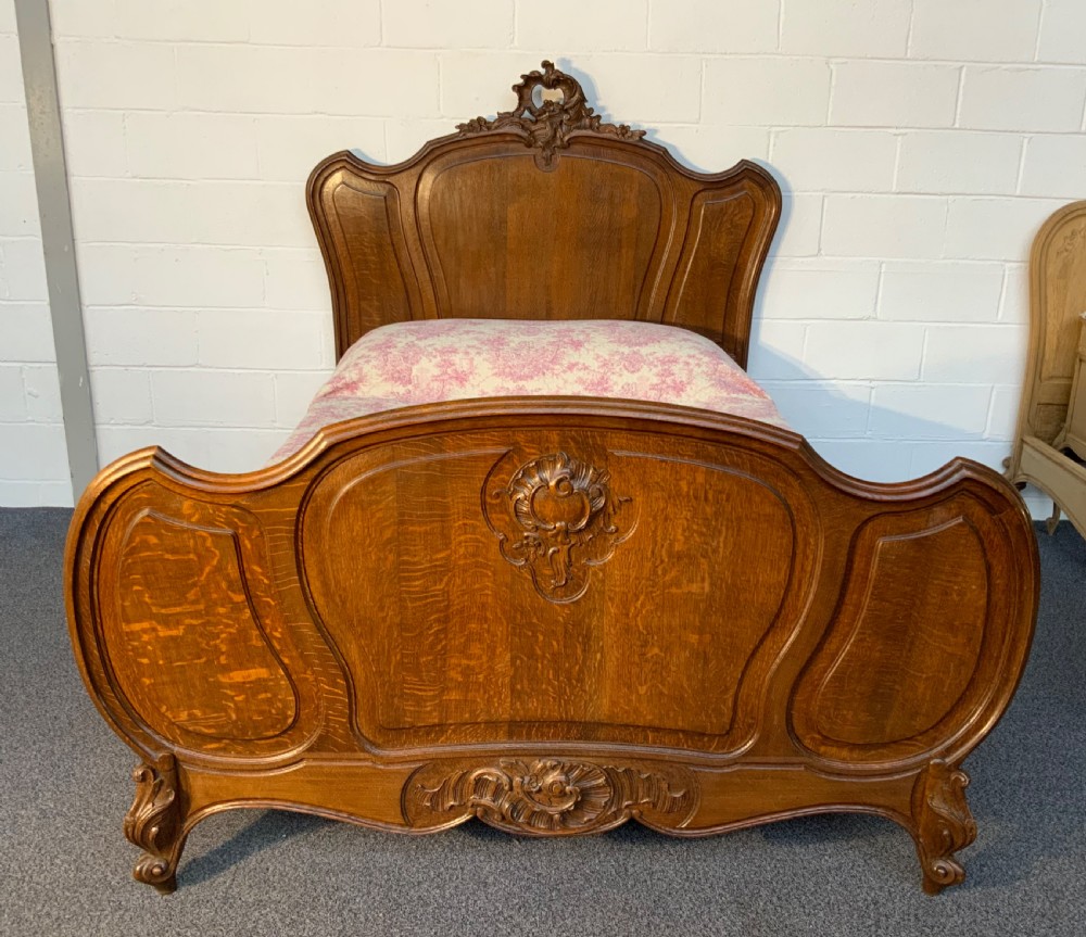 CARVED OAK FRENCH LOUIS XV KINGSIZE BED