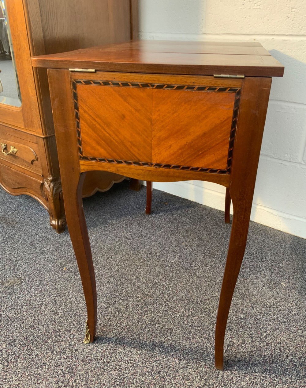 FRENCH MAHOGANY MARQUETRY DRESSING TABLE  View IX