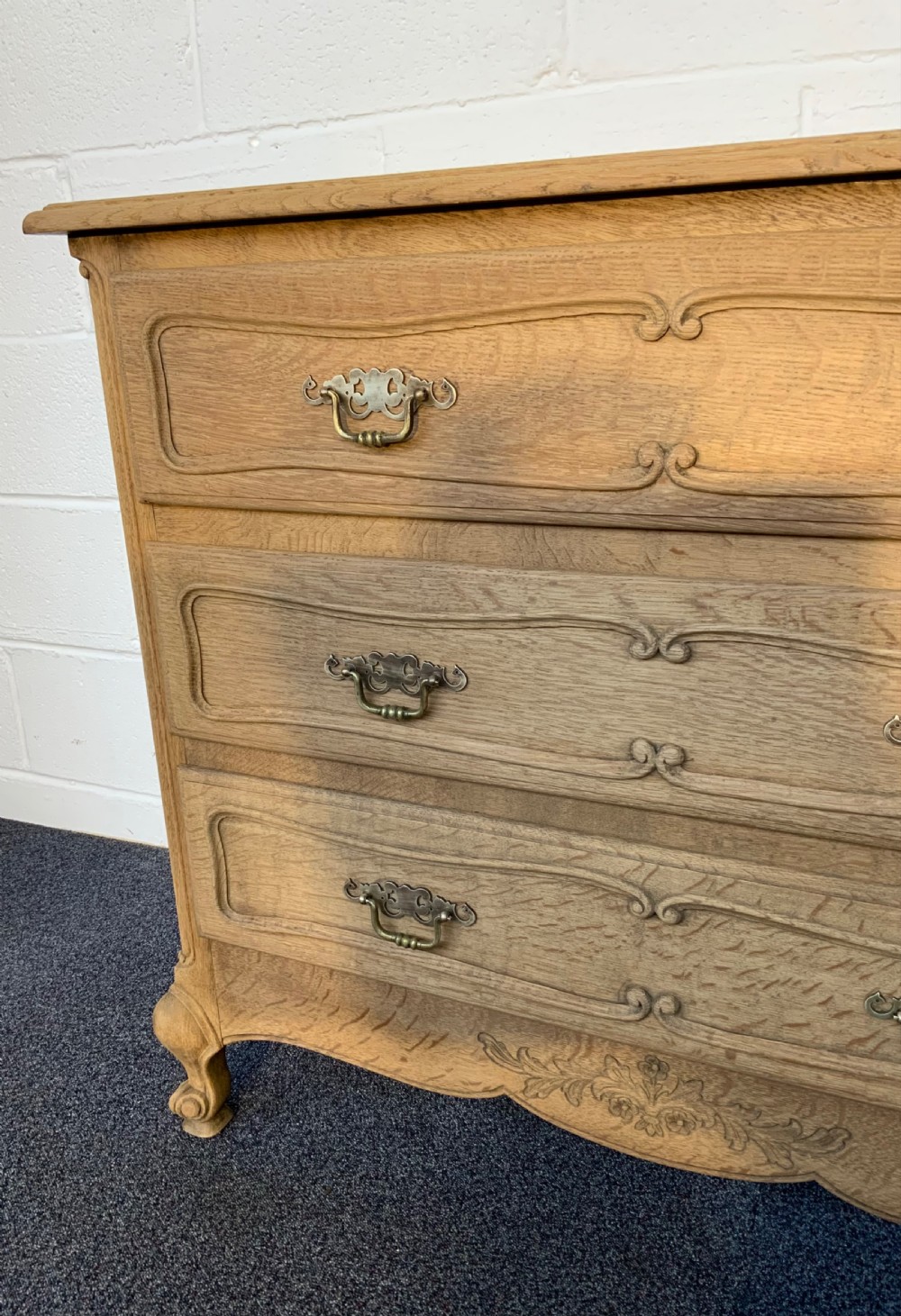 CARVED FRENCH BLEACHED OAK CHEST OF DRAWERS  View IV