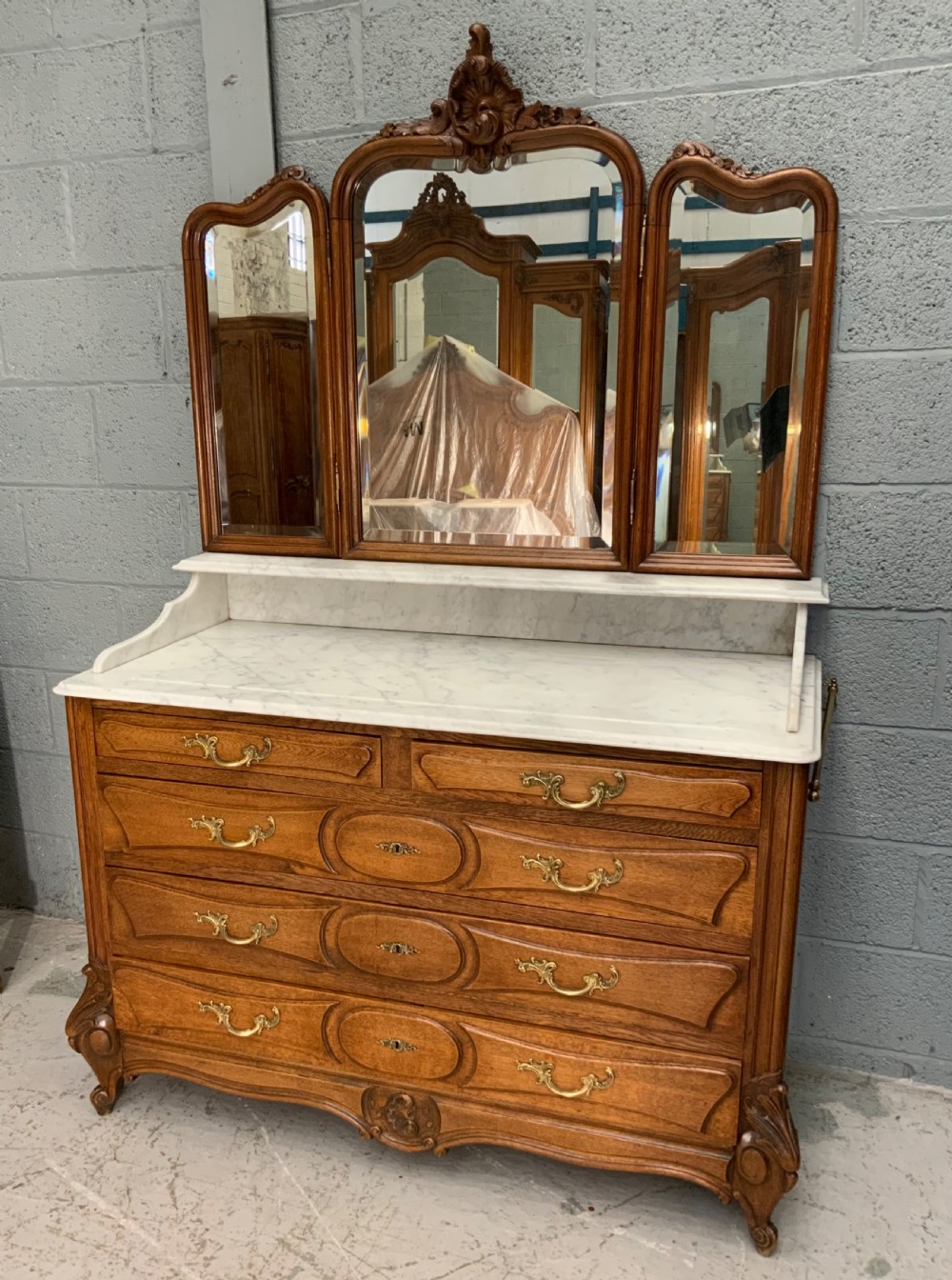 CARVED OAK FRENCH WASHSTAND 