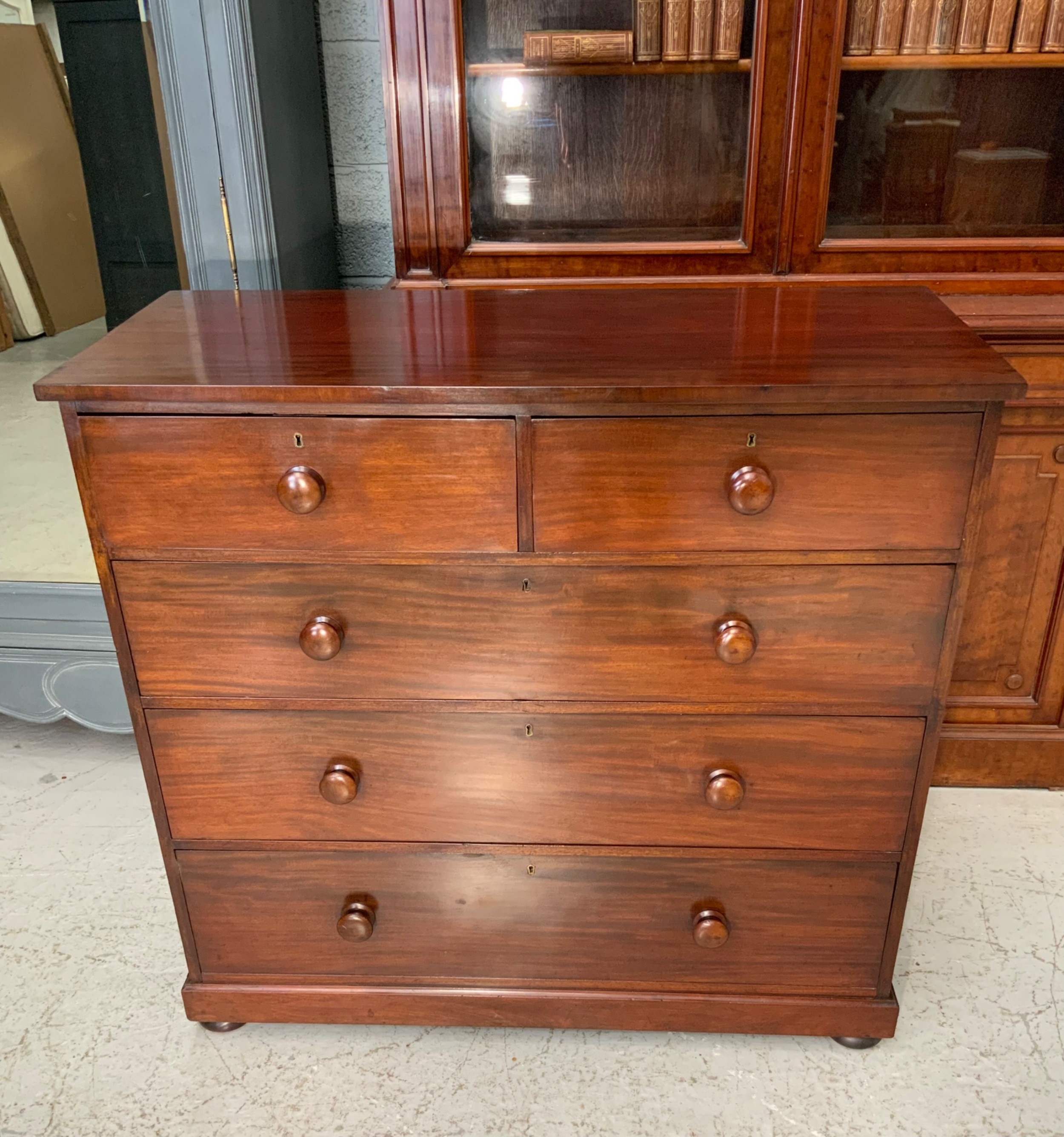 victorian mahogany chest of drawers - CATEGORY: ANTIQUE CHEST OF DRAWERS - DATED 1880