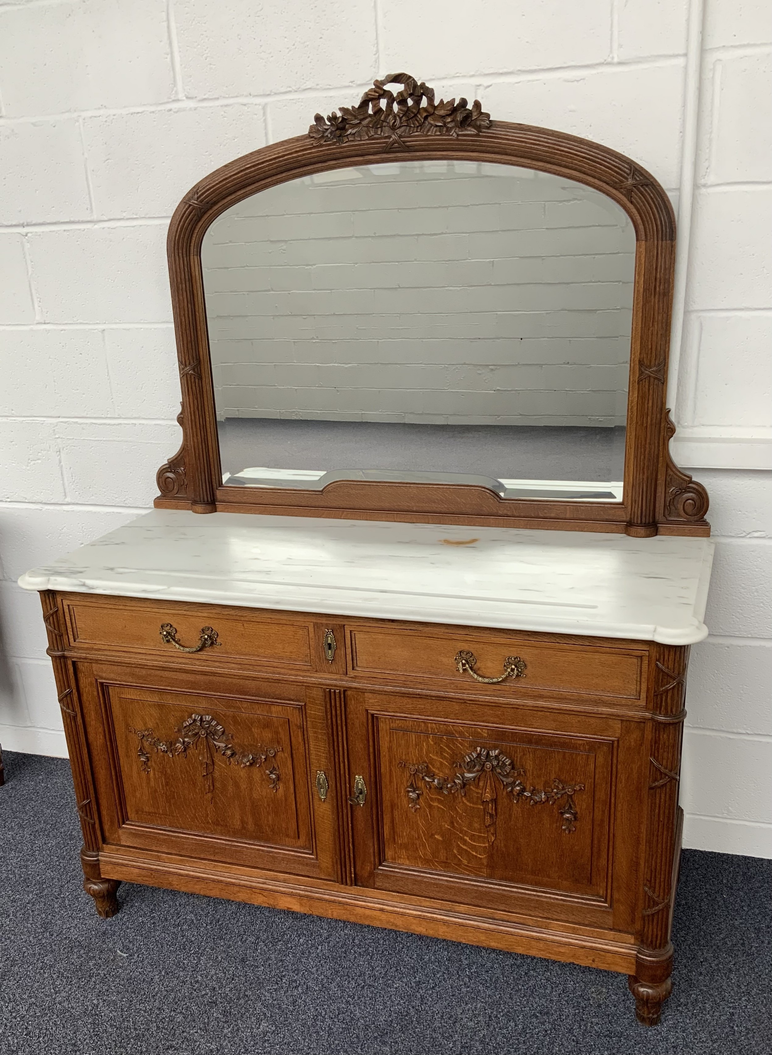 carved oak french art deco washstand - CATEGORY: ANTIQUE FURNITURE - DATED 1920