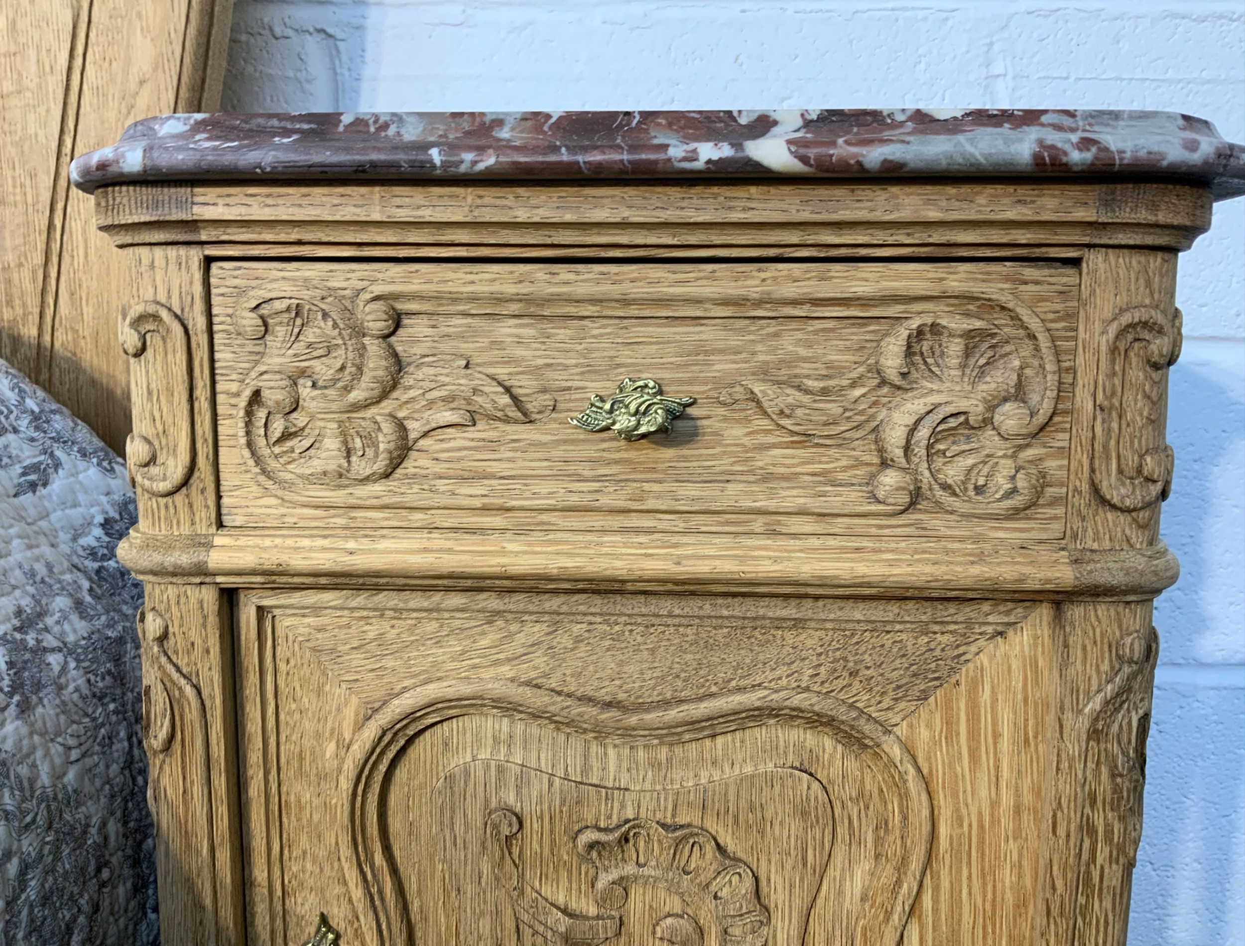 Detail View 12