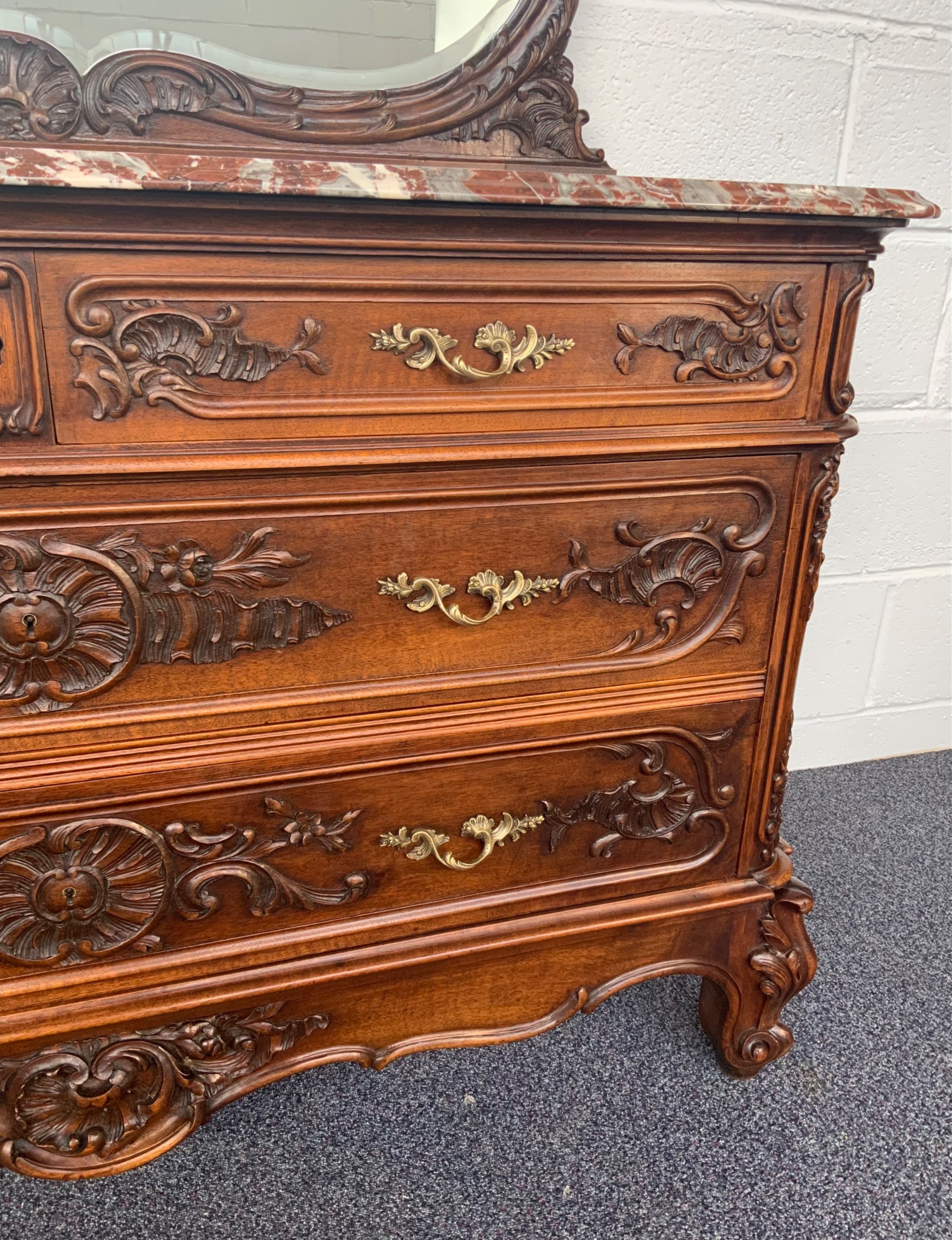 Detail View 10