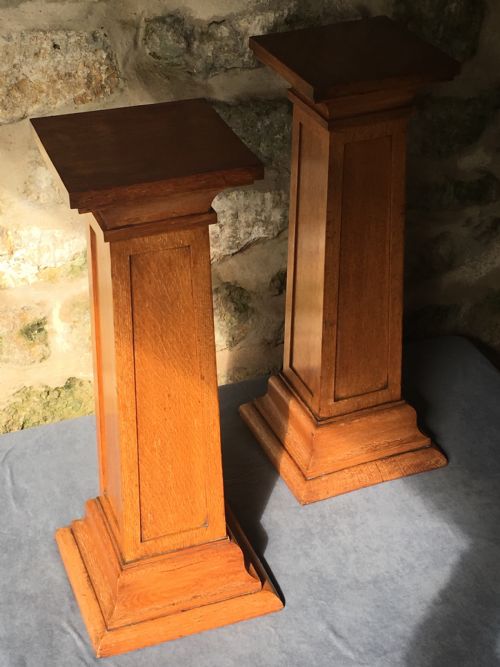 A RARE PAIR OF OAK PEDESTAL COLUMNS - ADDITIONAL PHOTO 3