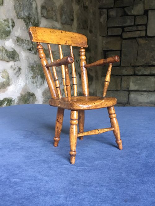 A MINIATURE VICTORIAN WINDSOR CHAIR - ADDITIONAL PHOTO 3