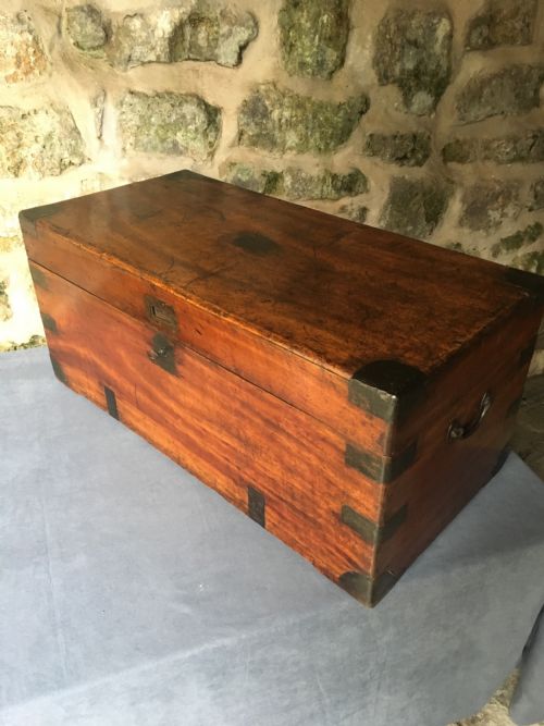 blanket chest or trunk in camphorwood - CATEGORY: ANTIQUE CHESTS - DATED 1850
