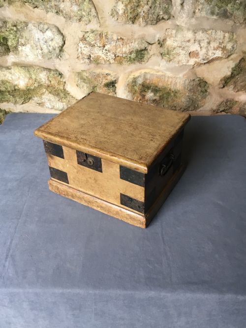 VERY SMALL VICTORIAN PAINTED TRUNK - ADDITIONAL PHOTO 5