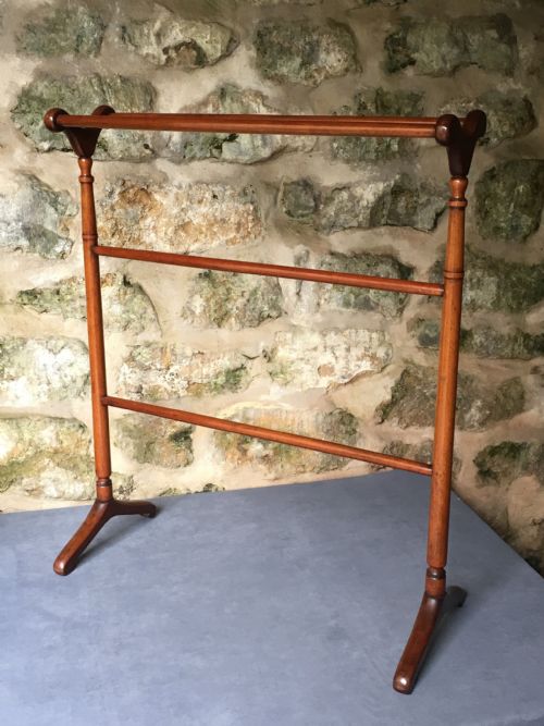 HIGH QUALITY VICTORIAN TOWEL RAIL - ADDITIONAL PHOTO 3