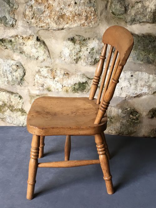 BEAUTIFUL LITTLE CHILD'S CHAIR - ADDITIONAL PHOTO 6
