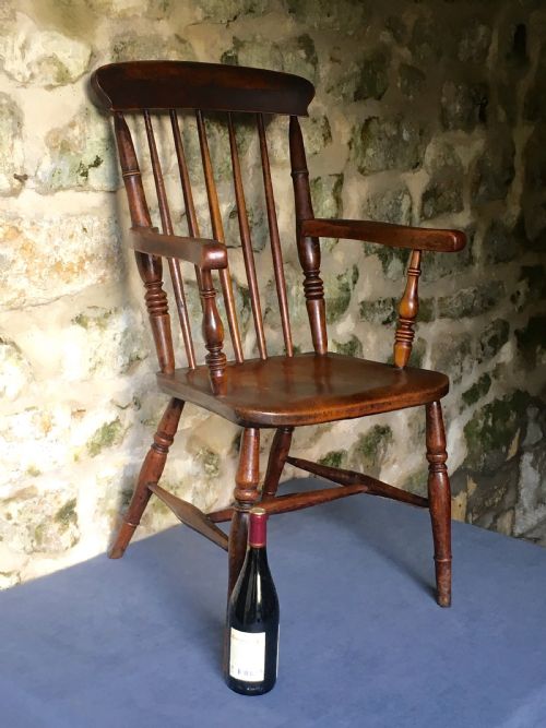AN ATTRACTIVE WINDSOR ARMCHAIR - ADDITIONAL PHOTO 1