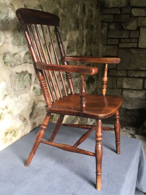 AN ATTRACTIVE WINDSOR ARMCHAIR - ADDITIONAL PHOTO 5