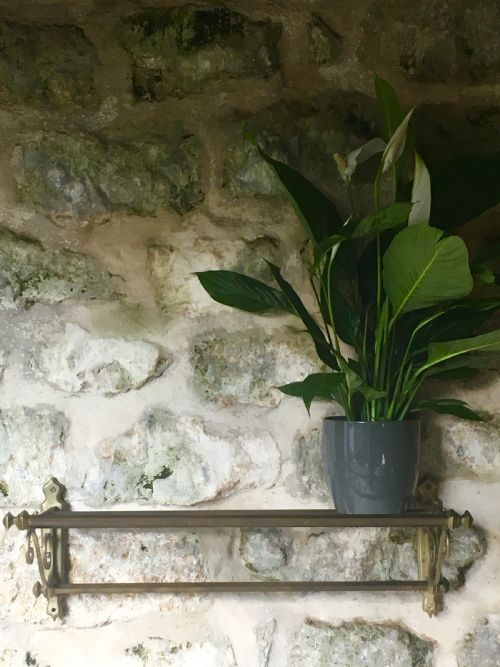 EARLY C20TH WALLMOUNTED SHELF - ADDITIONAL PHOTO 4