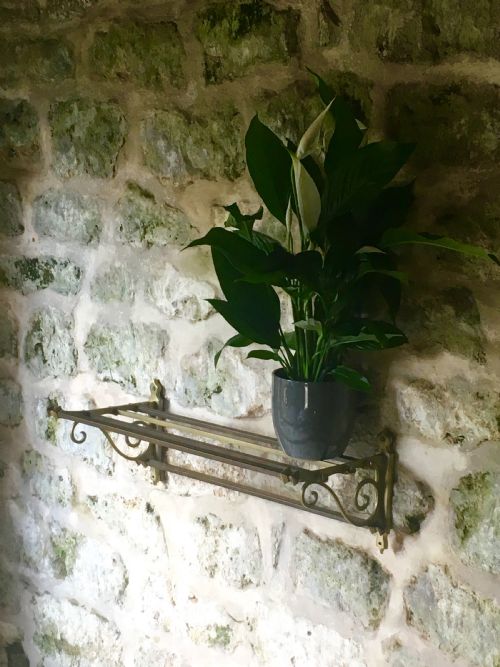 EARLY C20TH WALLMOUNTED SHELF - ADDITIONAL PHOTO 5