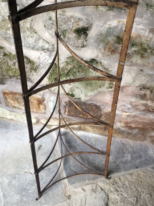 TALL PAINTED POT STAND - ADDITIONAL PHOTO 6