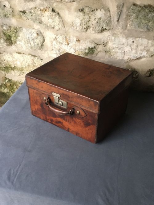 luggage fine leather case - CATEGORY: ANTIQUE MISCELLANEOUS - DATED 1910