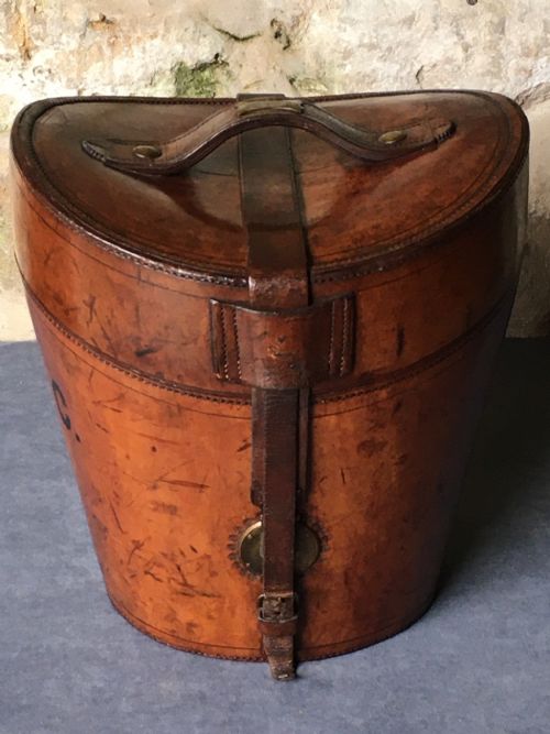 army navy hat box - CATEGORY: ANTIQUE BOXES - DATED 1900