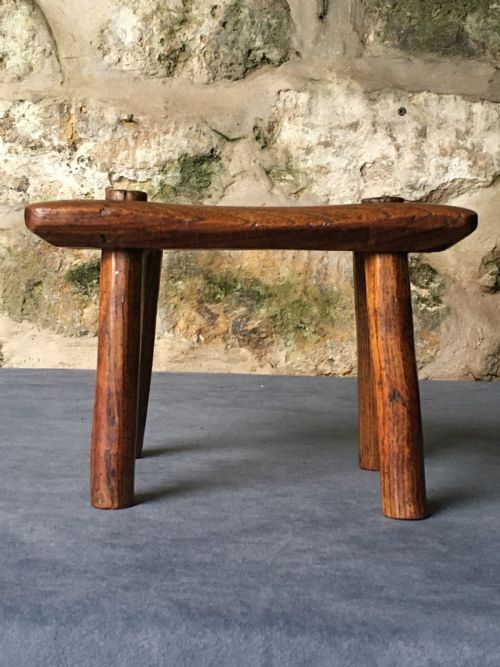 SMALL C19TH ELM STOOL - ADDITIONAL PHOTO 3
