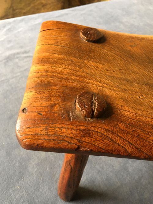 SMALL C19TH ELM STOOL - ADDITIONAL PHOTO 9