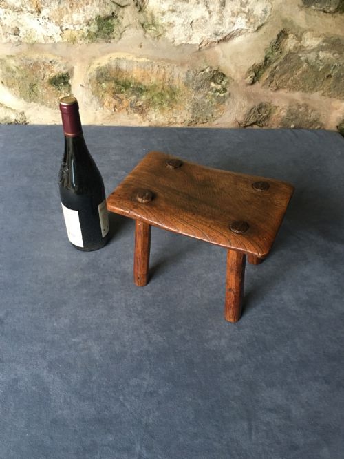 SMALL C19TH ELM STOOL - ADDITIONAL PHOTO 12