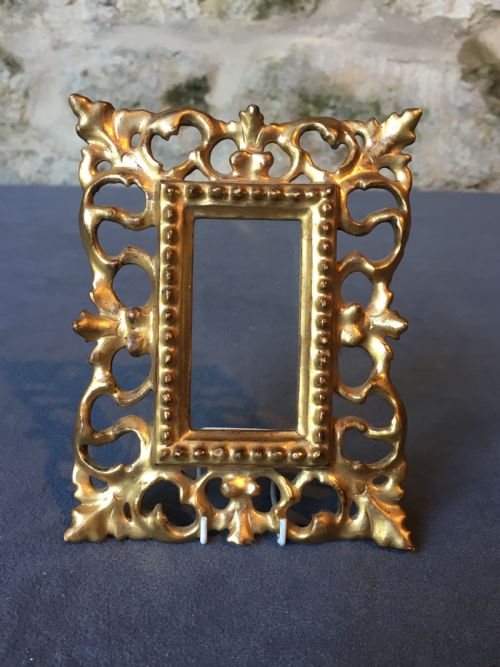 CHARMING MINIATURE GILTWOOD PICTURE FRAME - ADDITIONAL PHOTO 1