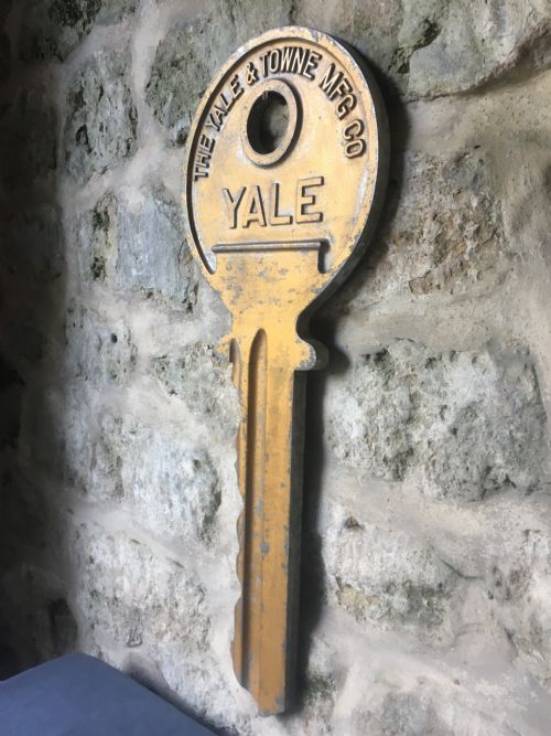 METALWARE GIANT SHOP ADVERTISING KEY - ADDITIONAL PHOTO 9