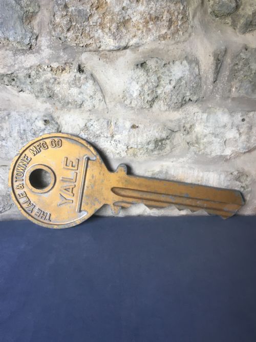 METALWARE GIANT SHOP ADVERTISING KEY - ADDITIONAL PHOTO 12