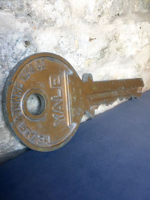 METALWARE GIANT SHOP ADVERTISING KEY - ADDITIONAL PHOTO 15