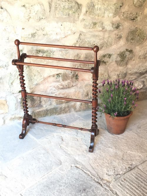 superb victorian towel rail - CATEGORY: ANTIQUE MISCELLANEOUS - DATED VICTORIAN