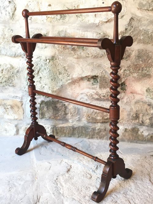 SUPERB VICTORIAN TOWEL RAIL - ADDITIONAL PHOTO 4