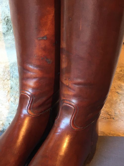 VERY FINE PAIR OF RIDING BOOTS - ADDITIONAL PHOTO 8