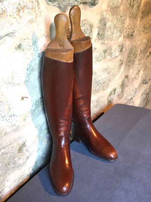 VERY FINE PAIR OF RIDING BOOTS - ADDITIONAL PHOTO 12
