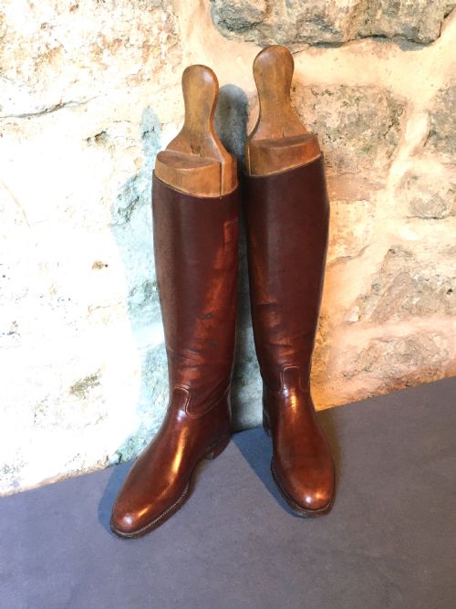 VERY FINE PAIR OF RIDING BOOTS - ADDITIONAL PHOTO 13