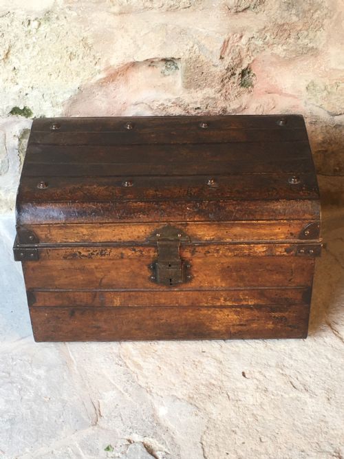 PAINTED VICTORIAN STORAGE TRUNK - ADDITIONAL PHOTO 2