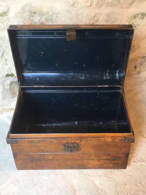 PAINTED VICTORIAN STORAGE TRUNK - ADDITIONAL PHOTO 17