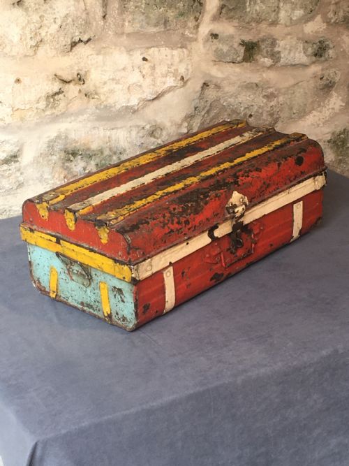 EARLY C20TH PAINTED TRUNK - ADDITIONAL PHOTO 1