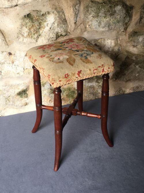 A BEAUTIFUL DRESSING TABLE STOOL - ADDITIONAL PHOTO 2