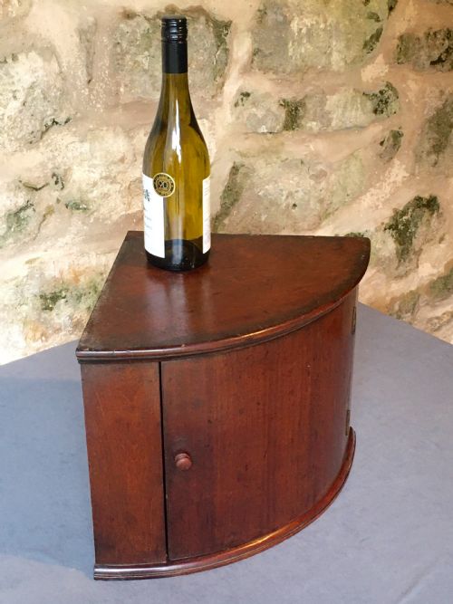 A CHARMING VICTORIAN CORNER CUPBOARD - ADDITIONAL PHOTO 4
