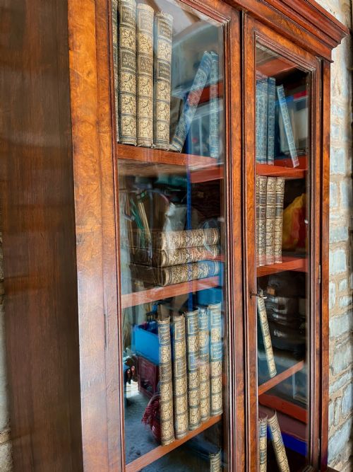 SMALLMEDIUM LIBRARY BOOKCASE IN BURR WALNUT - ADDITIONAL PHOTO 19