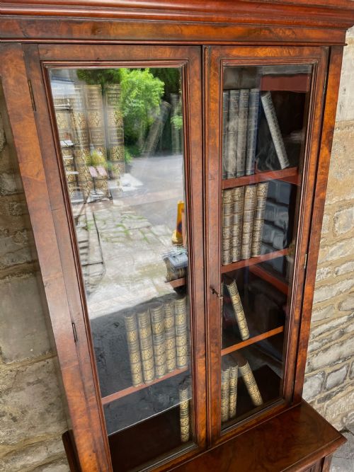 SMALLMEDIUM LIBRARY BOOKCASE IN BURR WALNUT - ADDITIONAL PHOTO 20