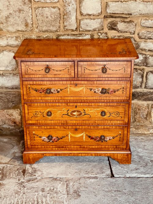 SMALL CHEST OF DRAWERS IN SATINWOOD - ADDITIONAL PHOTO 1