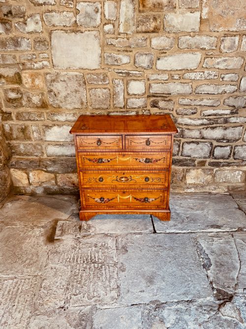 SMALL CHEST OF DRAWERS IN SATINWOOD - ADDITIONAL PHOTO 4