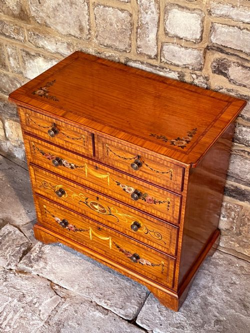 SMALL CHEST OF DRAWERS IN SATINWOOD - ADDITIONAL PHOTO 8