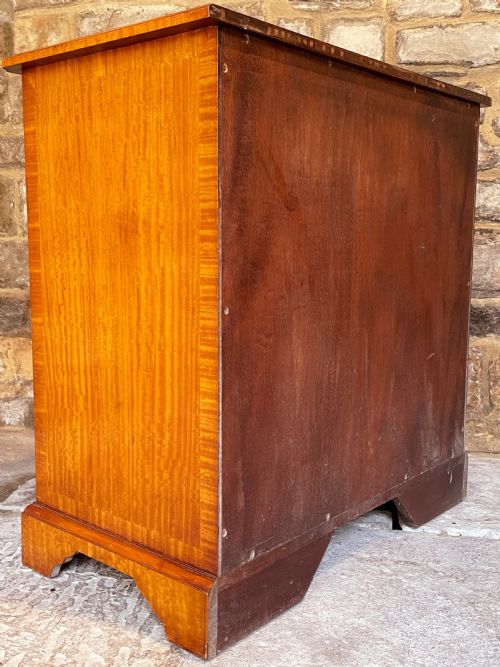 SMALL CHEST OF DRAWERS IN SATINWOOD - ADDITIONAL PHOTO 17