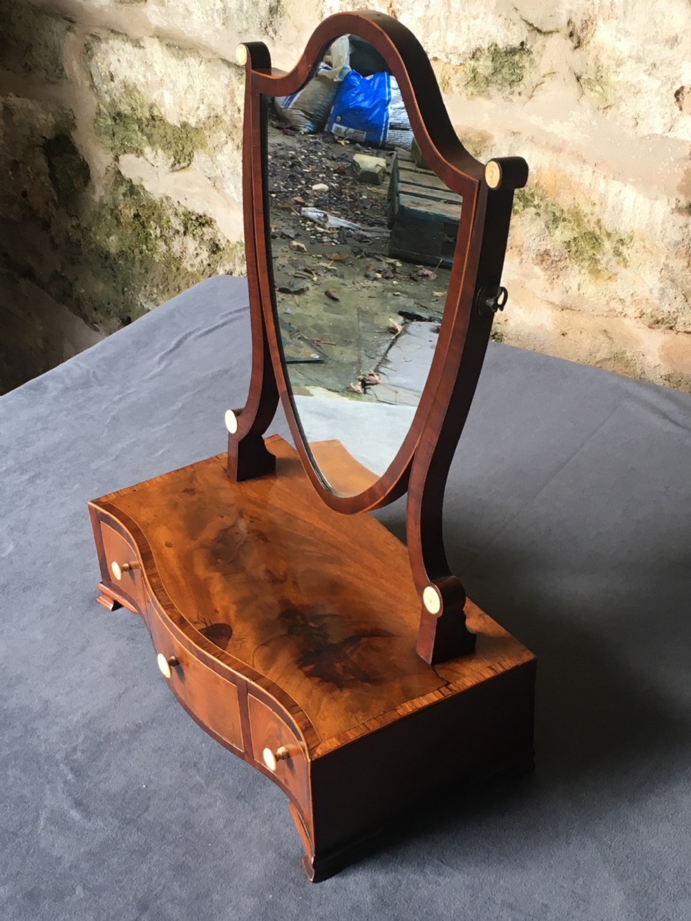 Dressing table mirror or toilet mirror View II