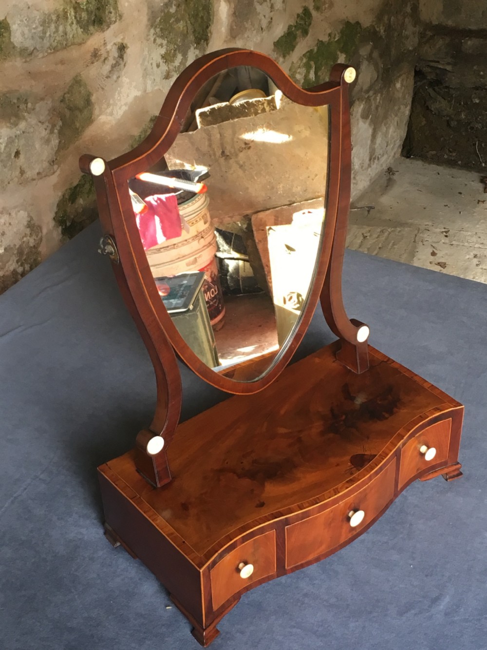 Dressing table mirror or toilet mirror View III