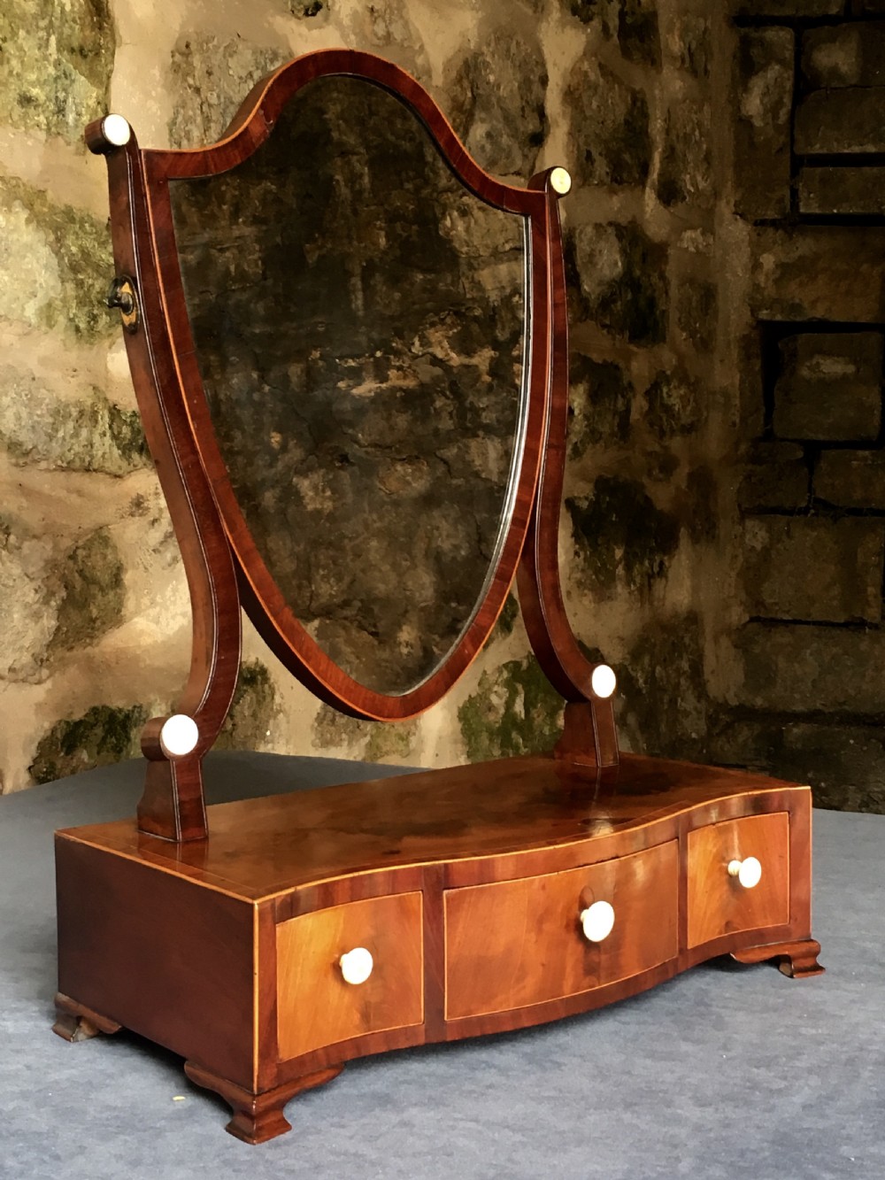 Dressing table mirror or toilet mirror View IV