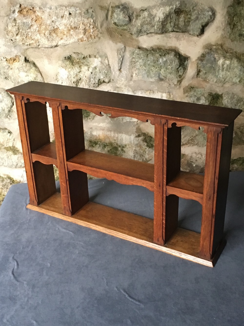 Small set of wall shelves View V